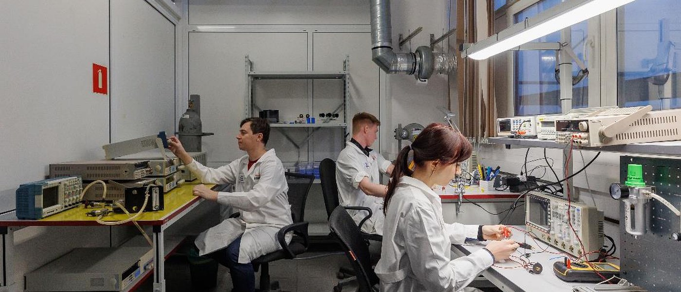Электроника и системы управления батареями